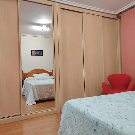 Chevere Rojo Con Garaje Apartment Oviedo